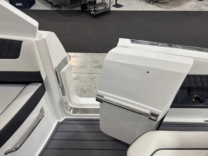 Slide: The Image of Cobalt R35 Surf 2025 - 33