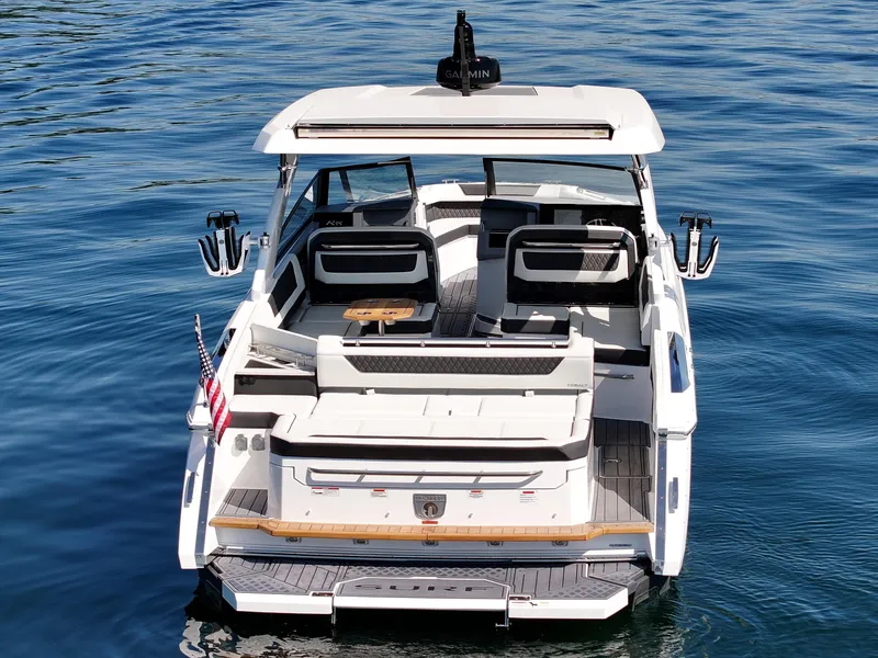 Slide: The Image of Cobalt R35 Surf 2025 - 4