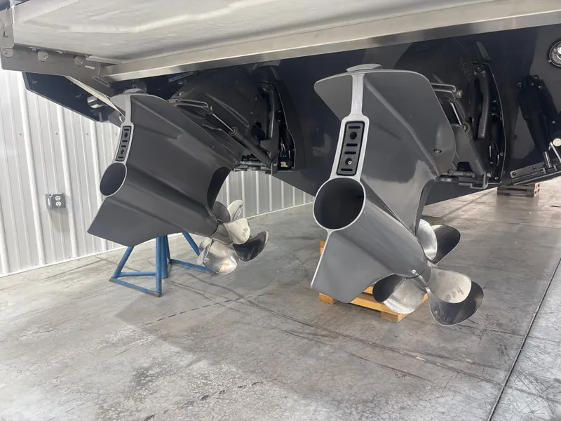 Slide: The Image of Cobalt R35 Surf 2025 - 40