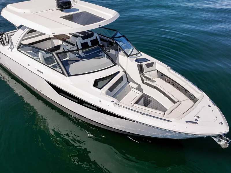 Slide: The Image of Cobalt R35 Surf 2025 - 5