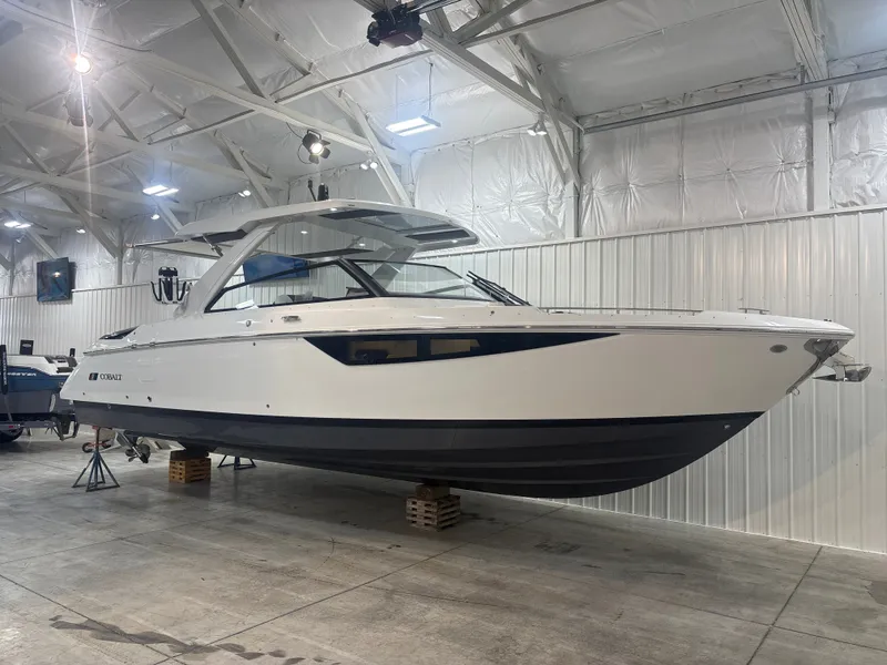 Slide: The Image of Cobalt R35 Surf 2025 - 8