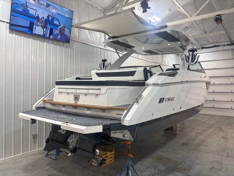 Slide: The Image of Cobalt R35 Surf 2025 - 9