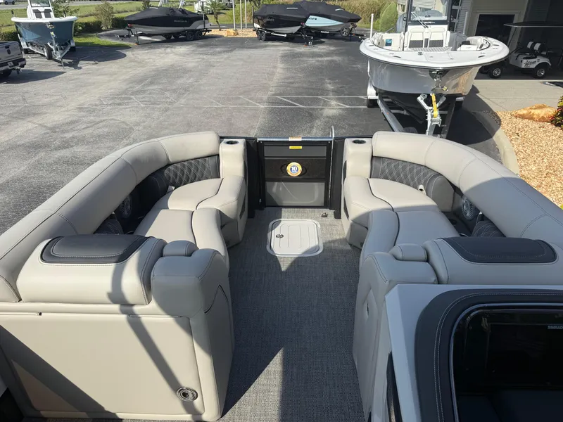 Slide: The Image of Barletta Lusso 23M 2026 - 10