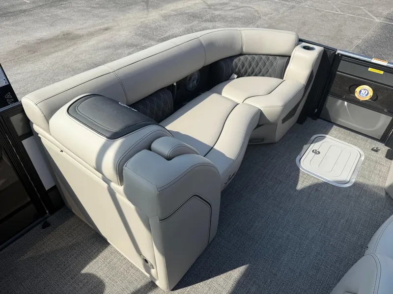 Slide: The Image of Barletta Lusso 23M 2026 - 11