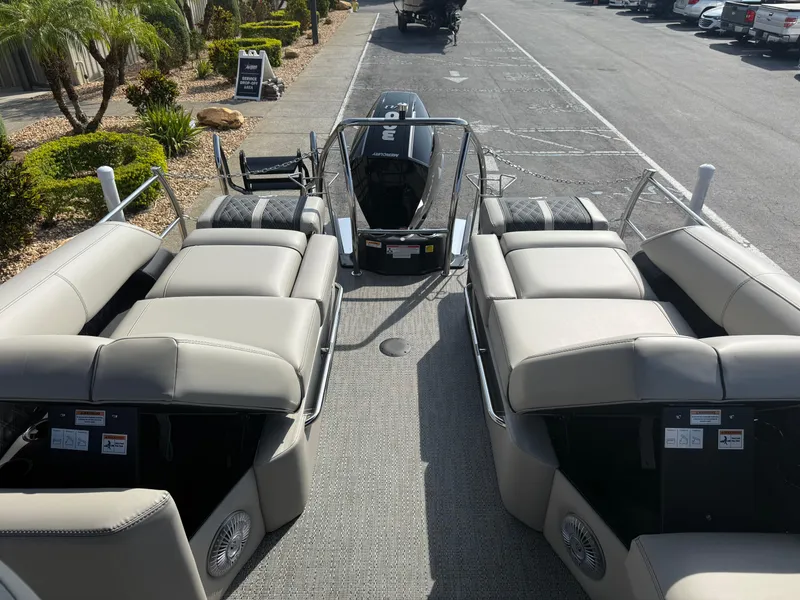 Slide: The Image of Barletta Lusso 23M 2026 - 18