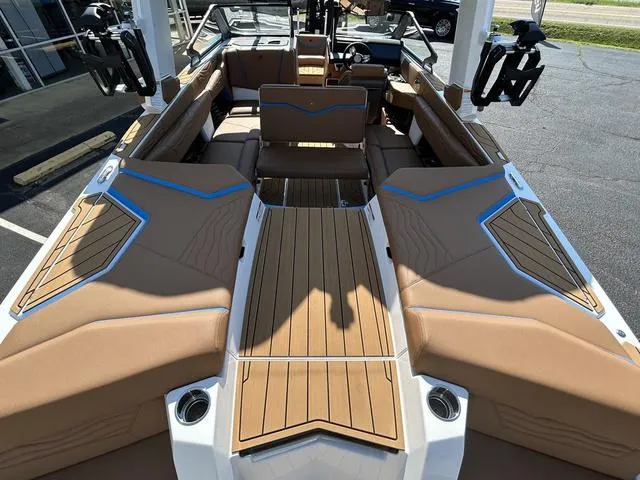 Slide: The Image of Nautique Super Air Nautique G23 2025 - 11