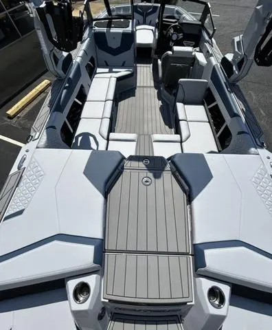 Slide: The Image of Nautique Super Air Nautique GS22 2025 - 10