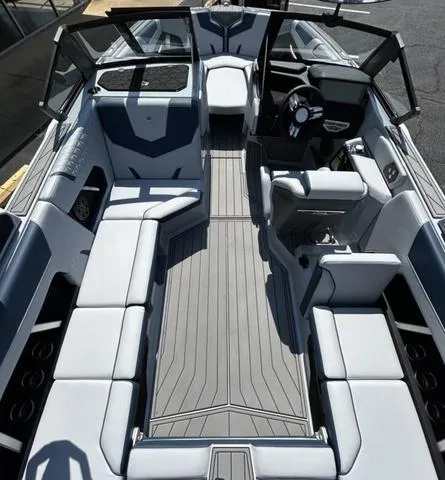Slide: The Image of Nautique Super Air Nautique GS22 2025 - 6