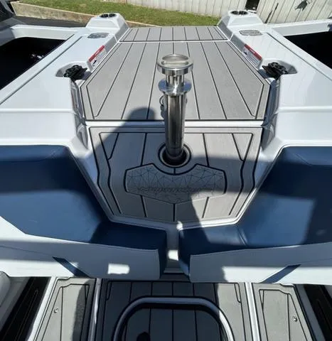 Slide: The Image of Nautique Super Air Nautique GS22 2025 - 8