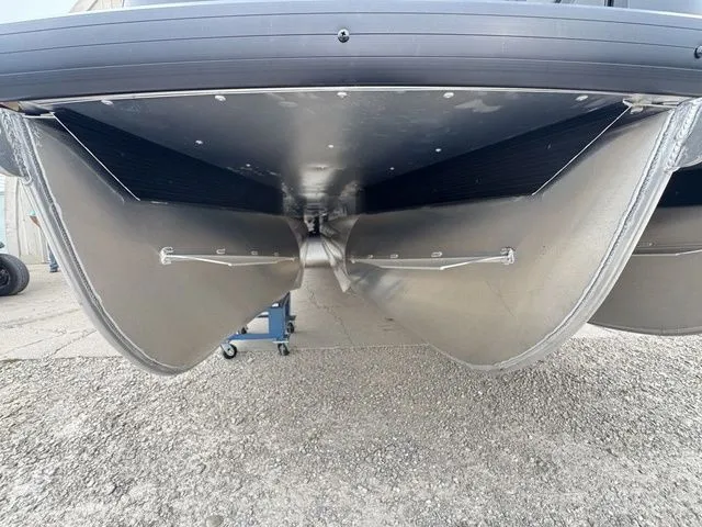 Slide: The Image of Viaggio By Misty Harbor V20C Tri-Toon 2026 - 8