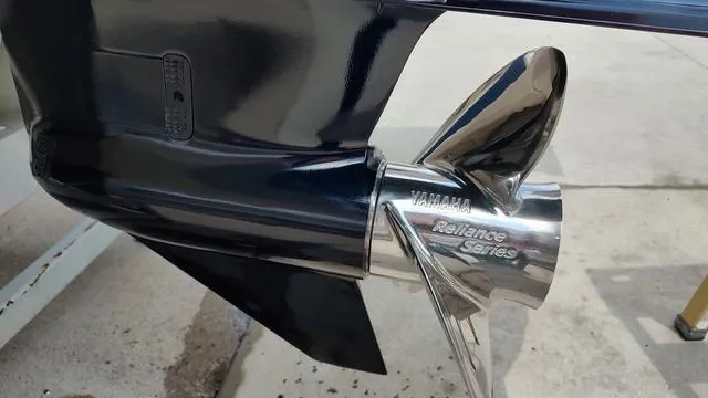 Slide: The Image of Robalo 226 Cayman 2025 - 13