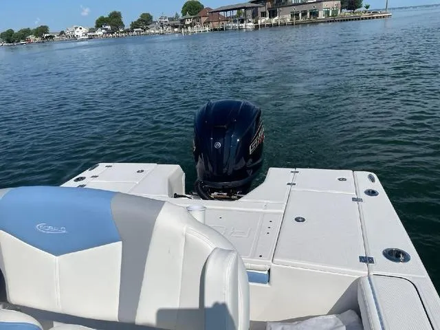 Slide: The Image of Robalo 226 Cayman 2025 - 14