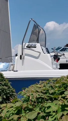 Slide: The Image of Robalo 226 Cayman 2025 - 15