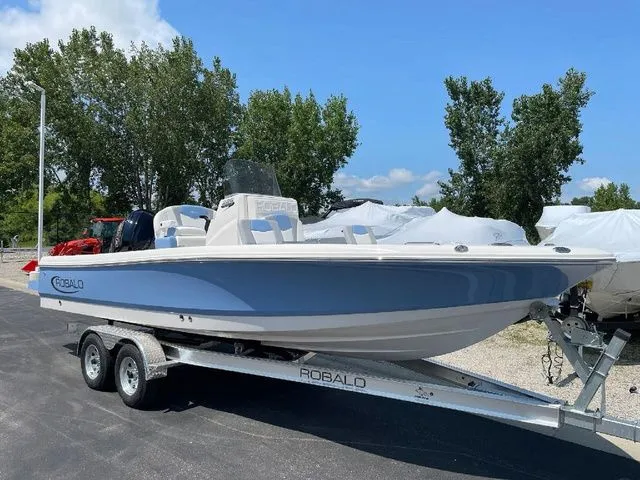 Slide: The Image of Robalo 226 Cayman 2025 - 17