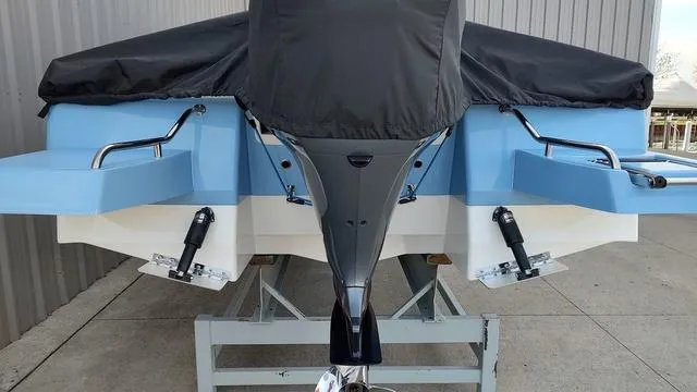 Slide: The Image of Robalo 226 Cayman 2025 - 3