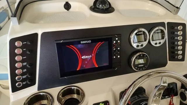 Slide: The Image of Robalo 226 Cayman 2025 - 7