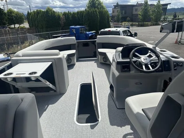 Slide: The Image of Harris CRUISER 230 SL 2025 - 10