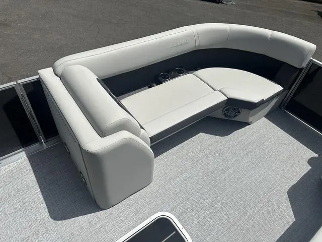 Slide: The Image of Harris CRUISER 230 SL 2025 - 13