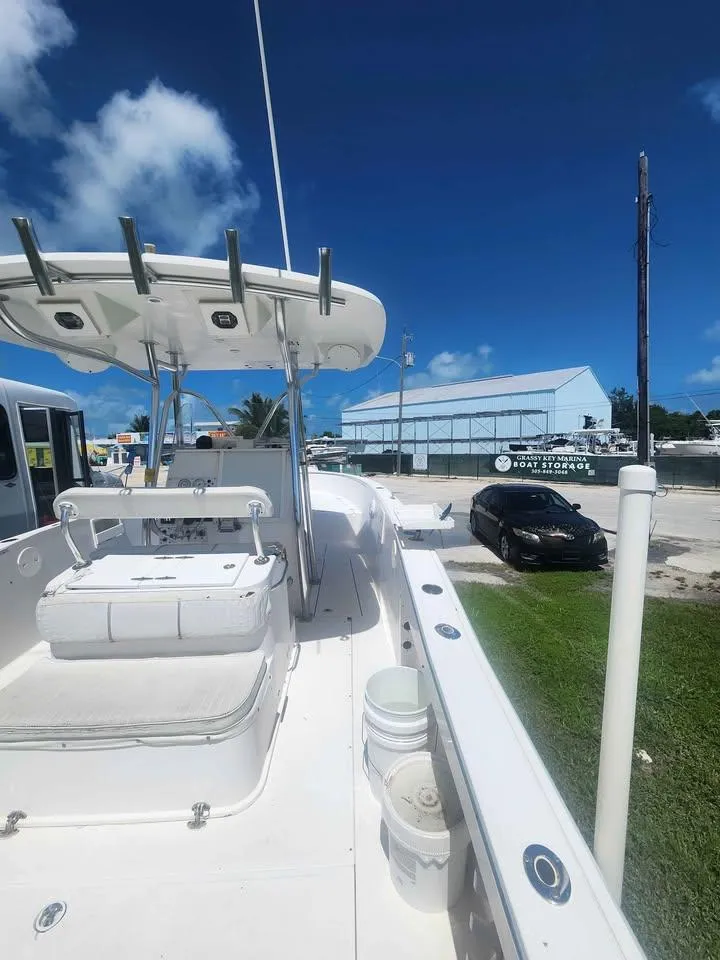 Slide: The Image of 2006 Stamas 290 Tarpon boat docked under clear blue sky. - 7