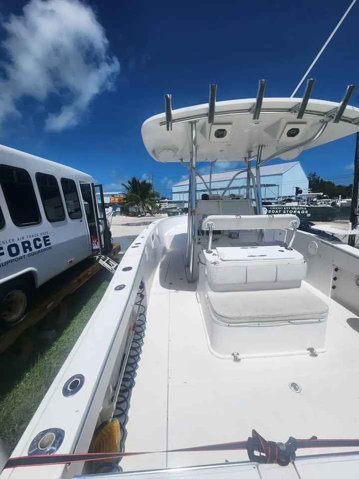 Slide: The Image of 2006 Stamas 290 Tarpon boat with T-top, docked under clear blue sky. - 8