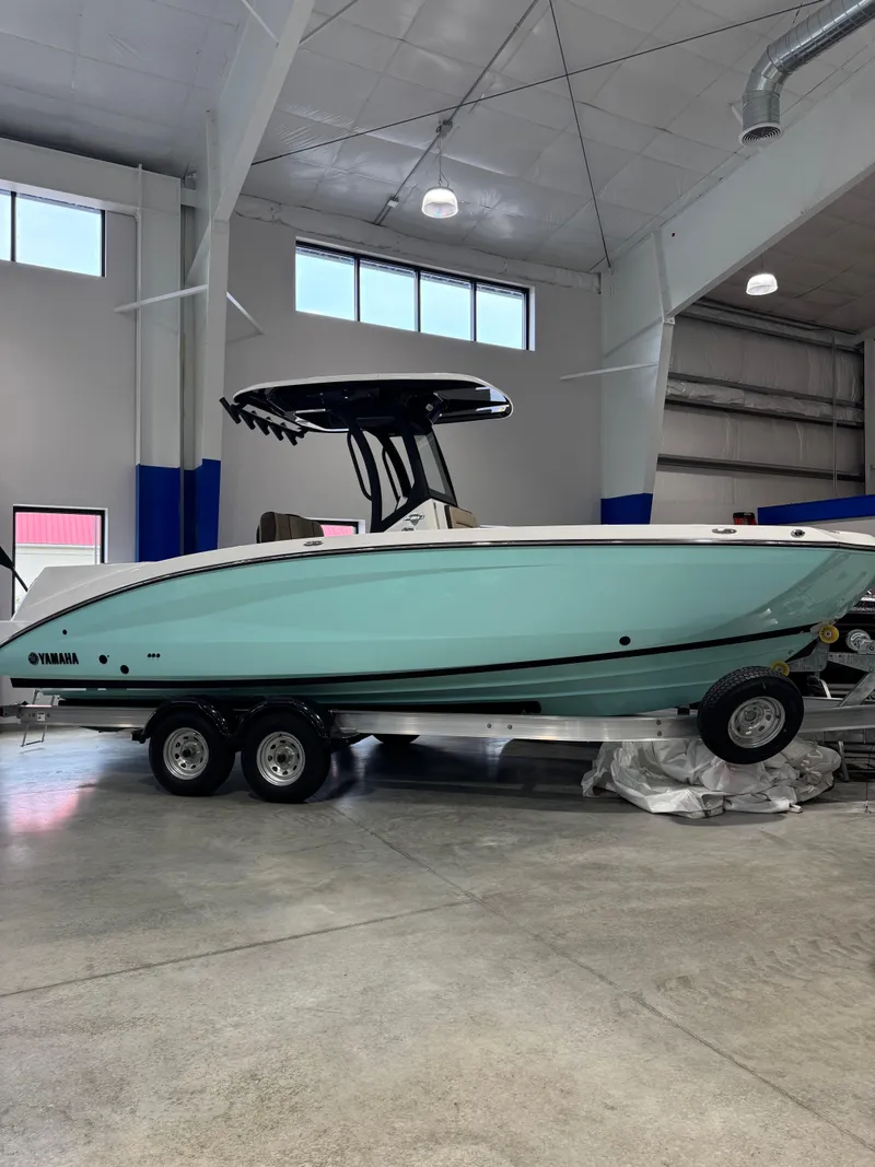 Slide: The Image of 2025 Yamaha Boats 255 FSH Sport E in showroom, side view. - 1