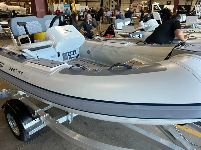 Slide: The Image of 2025 Highfield Classic 400 inflatable boat on display in a showroom. - 7