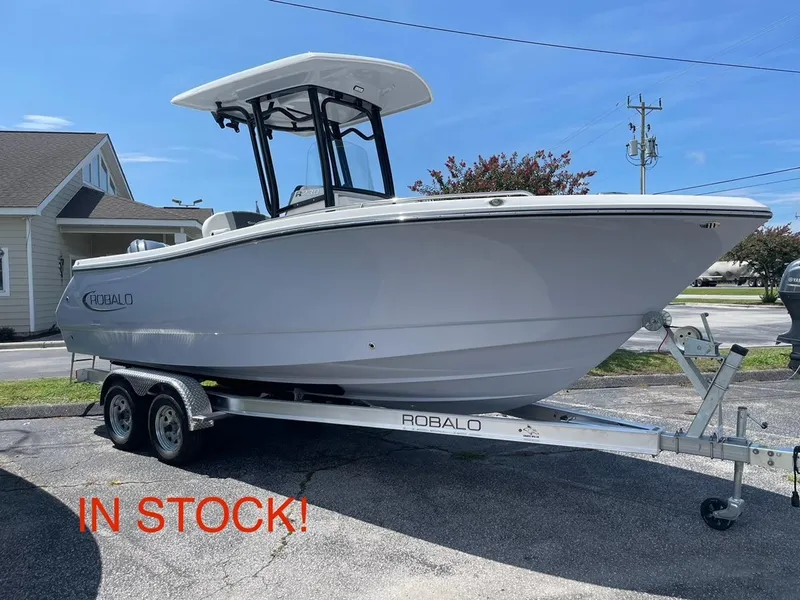 The Image of 2025 Robalo R230 Center Console boat on trailer, in stock, outdoor display. - 1
