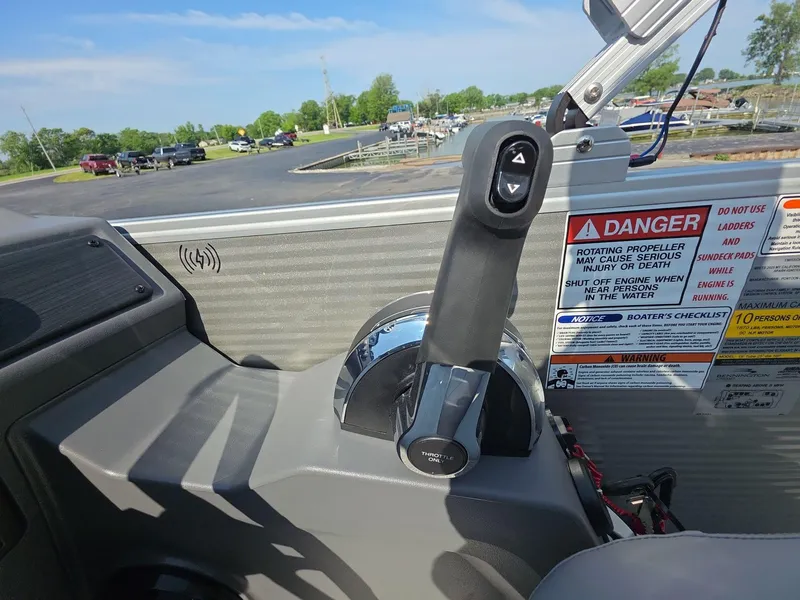 Slide: The Image of Control panel of a 2025 Bennington 20 SL boat with safety warnings. - 7