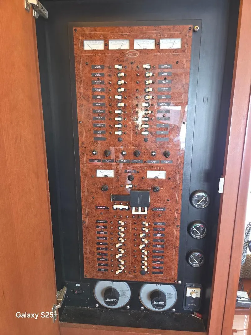 Slide: The Image of Silverton Motor Yacht 2005 - 8