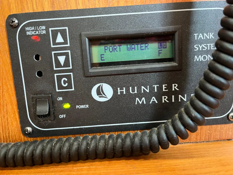 Slide: The Image of Hunter 41 2004 tank system monitor displaying port water level, with power indicator. - 31