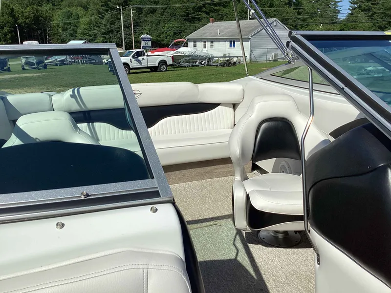 Slide: The Image of Crownline Boats 21 SS 2013 - 10