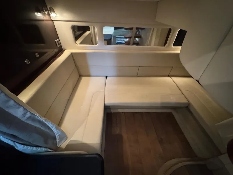 Slide: The Image of Sea Ray Sundancer 330 2016 - 10