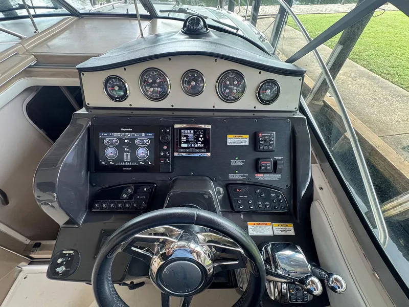 Slide: The Image of Sea Ray Sundancer 330 2016 - 17