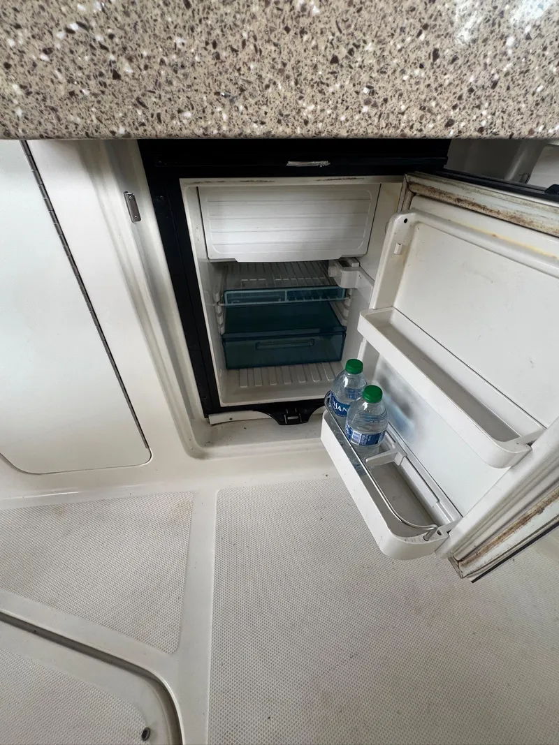 Slide: The Image of Sea Ray Sundancer 330 2016 - 19