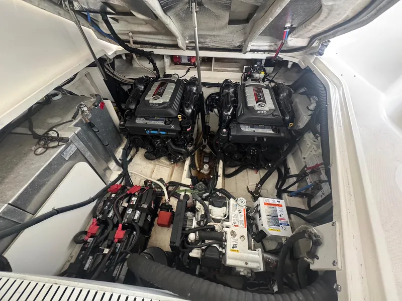 Slide: The Image of Sea Ray Sundancer 330 2016 - 23