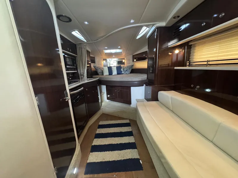 Slide: The Image of Sea Ray Sundancer 330 2016 - 4