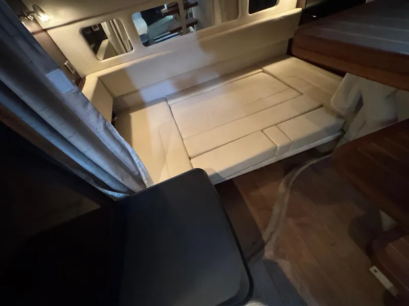 Slide: The Image of Sea Ray Sundancer 330 2016 - 9