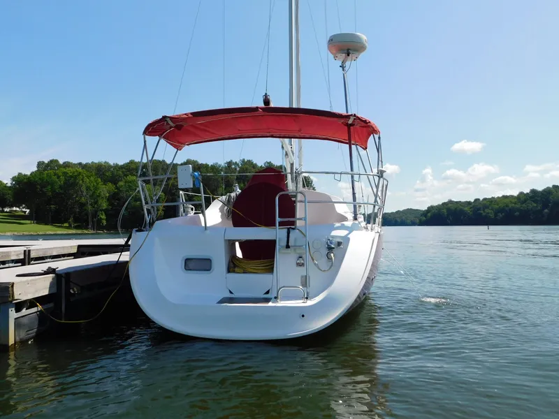 Slide: The Image of 2005 Beneteau Oceanis Clipper 323 sailboat docked on a sunny day. - 15