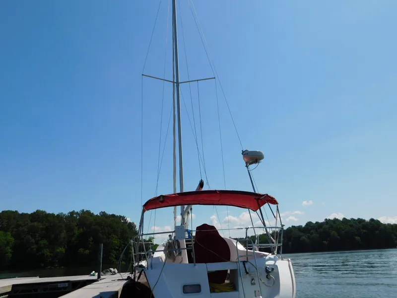 Slide: The Image of 2005 Beneteau Oceanis Clipper 323 sailboat docked on a sunny day. - 16