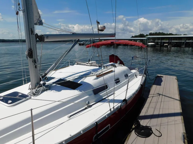 Slide: The Image of 2005 Beneteau Oceanis Clipper 323 sailboat docked on a sunny day. - 21