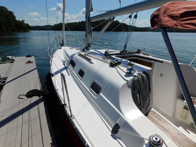 Slide: The Image of 2005 Beneteau Oceanis Clipper 323 sailboat docked on a sunny day. - 25