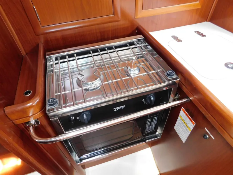 Slide: The Image of Beneteau Oceanis Clipper 323 yacht kitchen with stove, 2005 model. - 29