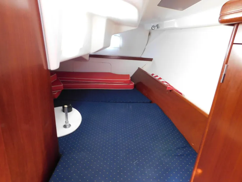 Slide: The Image of Interior cabin of 2005 Beneteau Oceanis Clipper 323 with blue and red bedding. - 36
