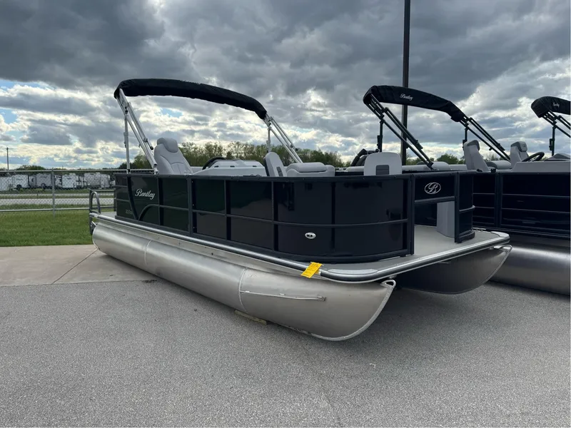 The Image of Bentley Pontoons FISH 200 FORWARD FISH 2023 - 1