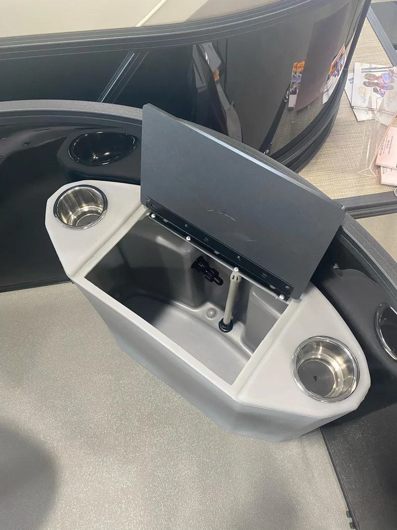 Slide: The Image of Bentley Pontoons FISH 200 FORWARD FISH 2023 - 11