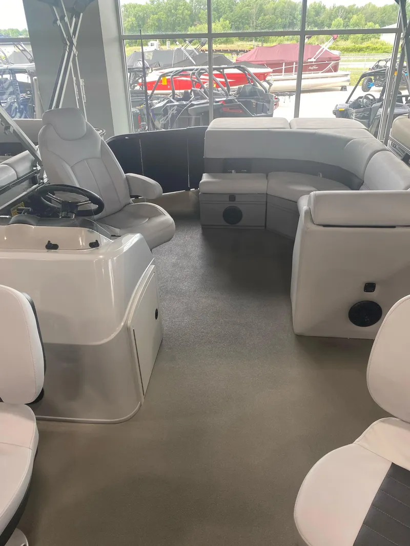 Slide: The Image of Bentley Pontoons FISH 200 FORWARD FISH 2023 - 13