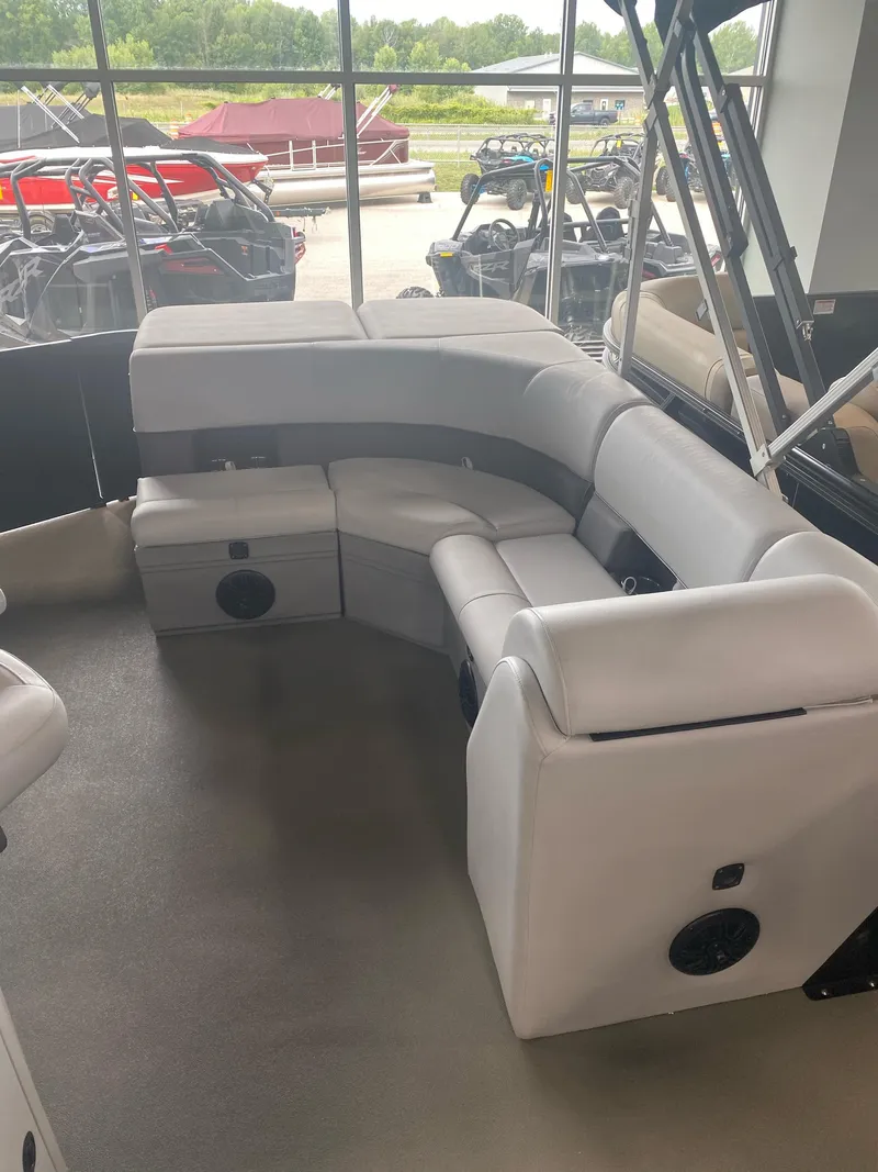 Slide: The Image of Bentley Pontoons FISH 200 FORWARD FISH 2023 - 7