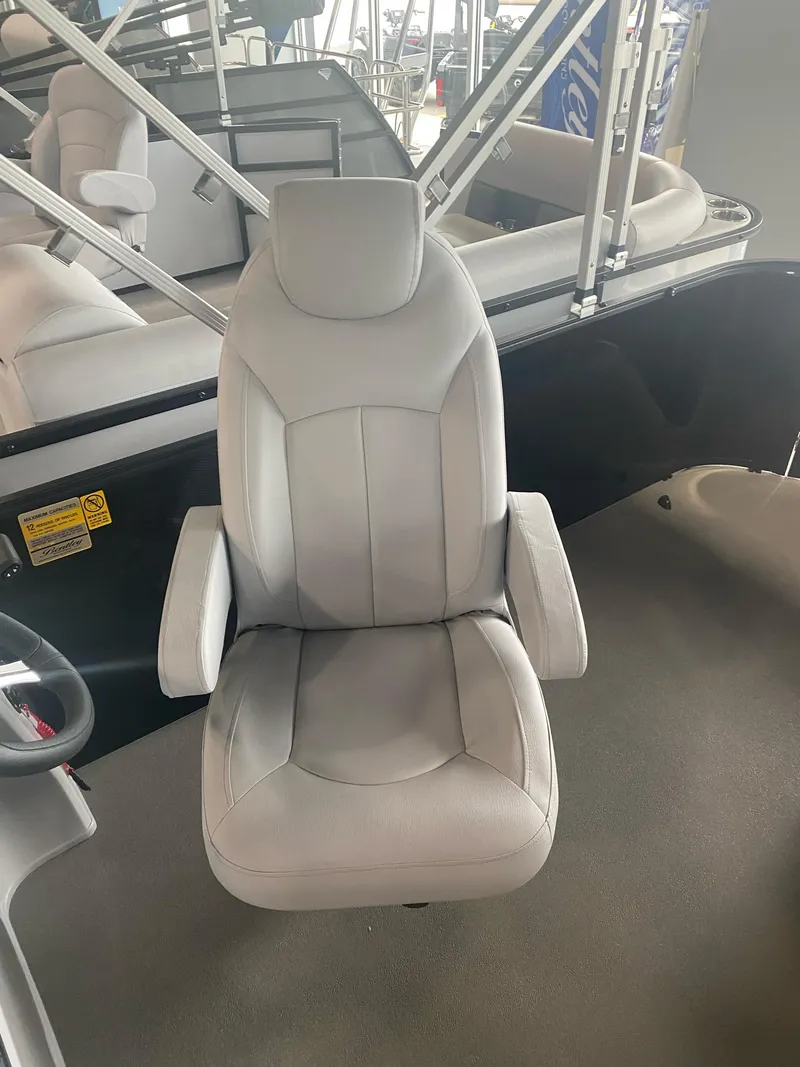 Slide: The Image of Bentley Pontoons FISH 200 FORWARD FISH 2023 - 9