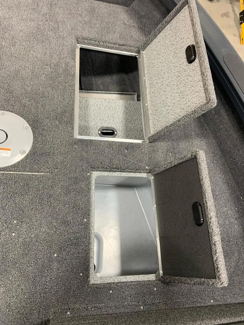 Slide: The Image of Crestliner 1850 FISH HAWK SC JUMP SEAT 2025 - 10