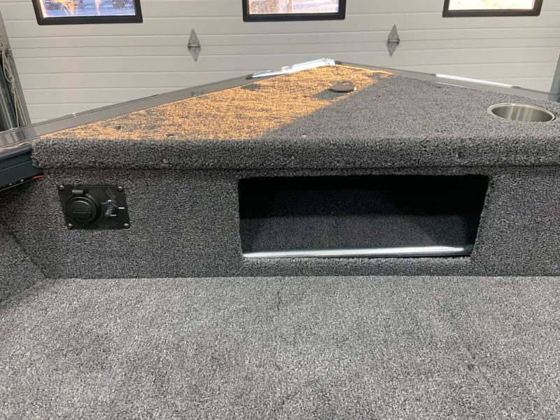 Slide: The Image of Crestliner 1850 FISH HAWK SC JUMP SEAT 2025 - 12